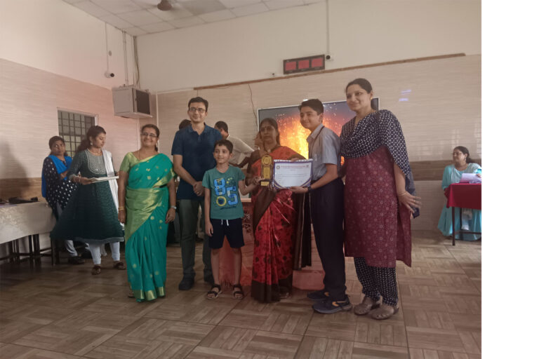 Hindi-Toppers-Award2